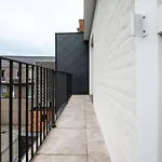 Charming 2 Bedroom *