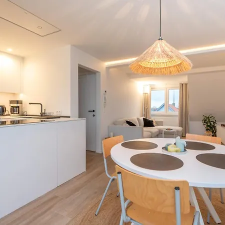 Charming 2 Bedroom *