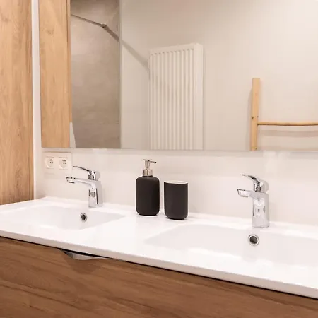 Charming 2 Bedroom