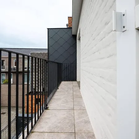 Charming 2 Bedroom *